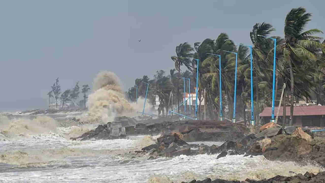 Asani Cyclone: దూసుకువస్తున్న అసని.. ఏపీకి భారీ వర్ష సూచన.. అధికారులు అలెర్ట్