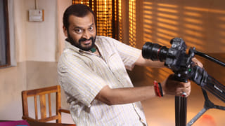 Viral Photo: ఈ డాడీ లిటిల్ ప్రిన్సెస్ ఎవరో గుర్తుపట్టారా..? తెలుగు కుర్రాళ్లకు దిల్ క్రష్ ఈ చిన్నది..