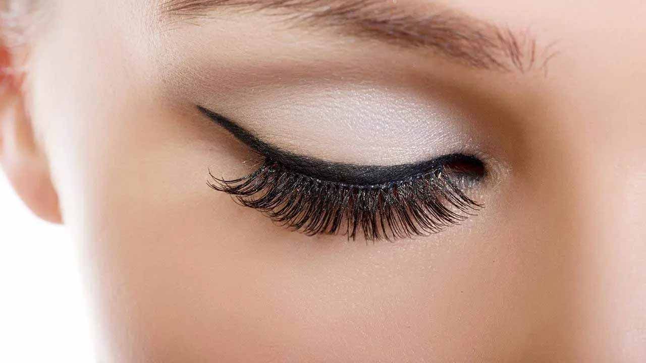 Eye Makeup Tips: క‌ళ్ల అందానికి తీసుకోవాల్సిన జాగ్రత్తలు..! ఆ సమయంలో ఉపయోగపడే అదిరిపోయే చిట్కాలు.. మీకోసం..