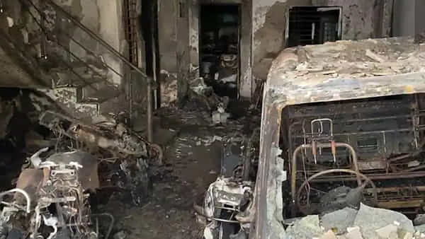 Fire Accident: ఇండోర్లో జరిగిన అగ్నిప్రమాదంలో మైండ్ బ్లాంక్ అయ్యే ట్విస్ట్.. సీసీ ఫుటేజ్ చూసి పోలీసులు షాక్