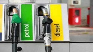 Fuel Prices: వాహనదారులకు భారీ ఊరట.. పెట్రోల్, డీజిల్ ధరలు తగ్గించిన కేంద్రం