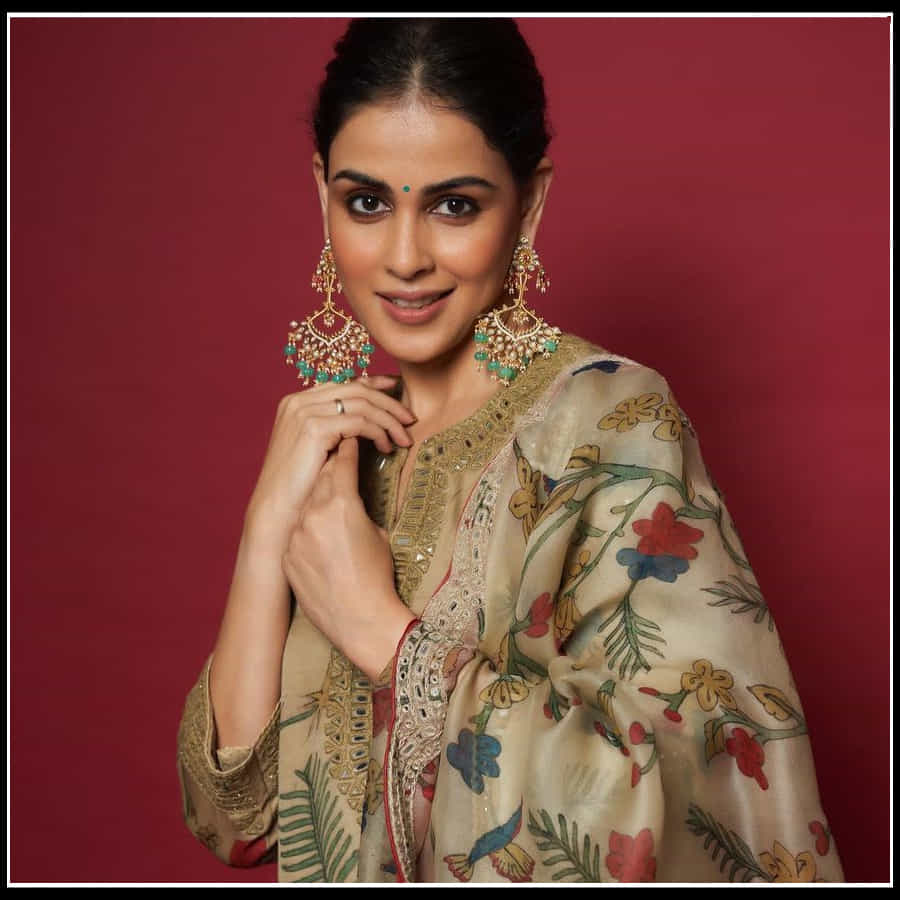 Genelia: రాయల్ లుక్ లో అదరగొడుతున్న ముద్దుగుమ్మ జెనీలియా..