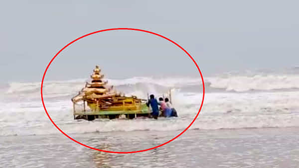 Srikakulam District: సముద్రతీరానికి కొట్టుకువచ్చిన రథం మిస్టరీ వీడింది.. ఇవిగో వివరాలు