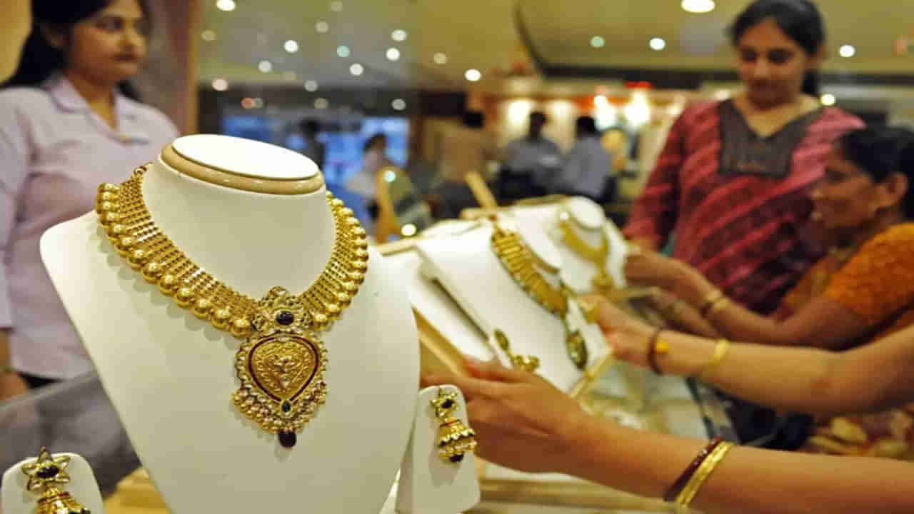 Gold Silver Price Today: గుడ్‌న్యూస్.. తగ్గిన పసిడి, వెండి ధరలు.. తెలుగు రాష్ట్రాల్లో రేట్లు ఎలా ఉన్నాయంటే..?