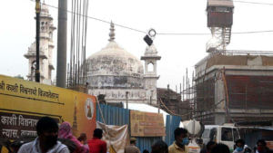 Gyanvapi Mosque Case: జ్ఞాన్​వాపి మసీదులో బయటపడిన శివలింగం.. వెలుగులోకి సంచలనాలు.. 
