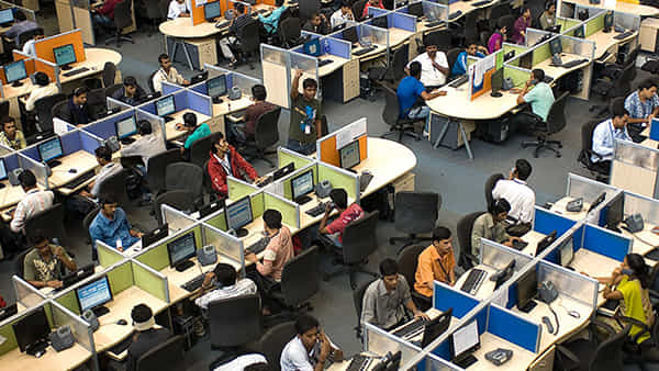 HCL Jobs: ఫ్రెషర్స్కి టెక్ దిగ్గజం రెడ్ కార్పెట్.. ప్రస్తుత ఆర్థిక సంవత్సరంలో 40,000 కొత్త ఉద్యోగాలు..