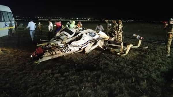Raipur Helicopter Crashes: ఛత్తీస్ఘడ్లో కుప్పకూలిన ప్రభుత్వ హెలికాప్టర్.. ఒకరు మృతి..