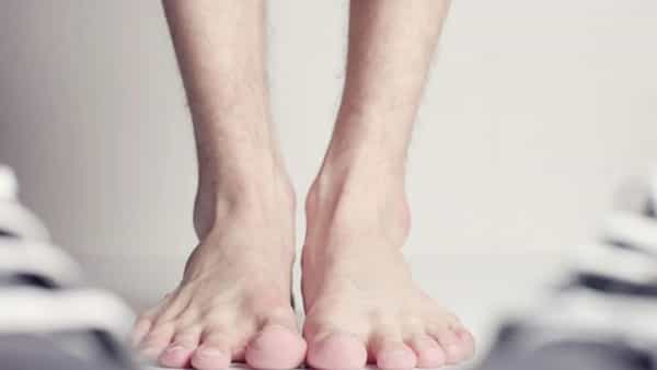 Health Tips: మీ పాదాలలో ఇలాంటి లక్షణాలు కనిపిస్తున్నాయా.. విస్మరిస్తే తీవ్ర ప్రమాదం.. అవేంటంటే?