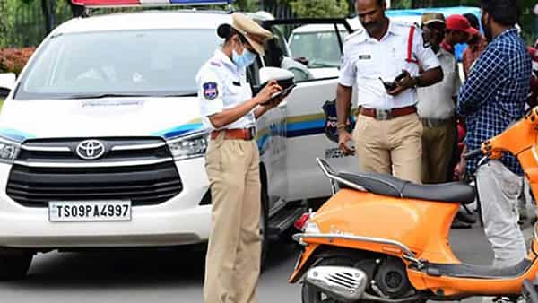 Hyderabad: నెంబర్ ప్లేట్లు మార్చేస్తున్నారు.. యథేచ్ఛగా రోడ్లపై తిరగేస్తున్నారు