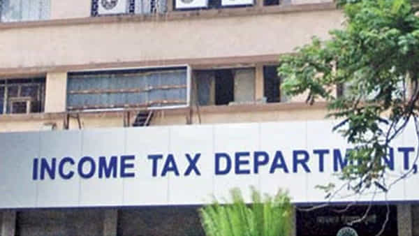 IT Department: ఐటీ శాఖ పేరుతో కొత్త మోసాలు.. ఆ మెసేజ్ లతో జాగ్రత్తగా ఉండాలని ట్విట్టర్ లో హెచ్చరిక..
