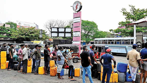 Sri Lanka Crisis: సంక్షోభంలో చిక్కుకున్న శ్రీలంకకు భారత్ సాయం.. మరో 40,000 మెట్రిక్ టన్నుల..