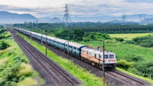 Railway News: రైల్వే ప్రయాణికులకు గుడ్‌న్యూస్‌.. హైదరాబాద్‌ నుంచి ఆ నగరానికి ప్రత్యేక రైళ్లు.. పూర్తి వివరాలివే..