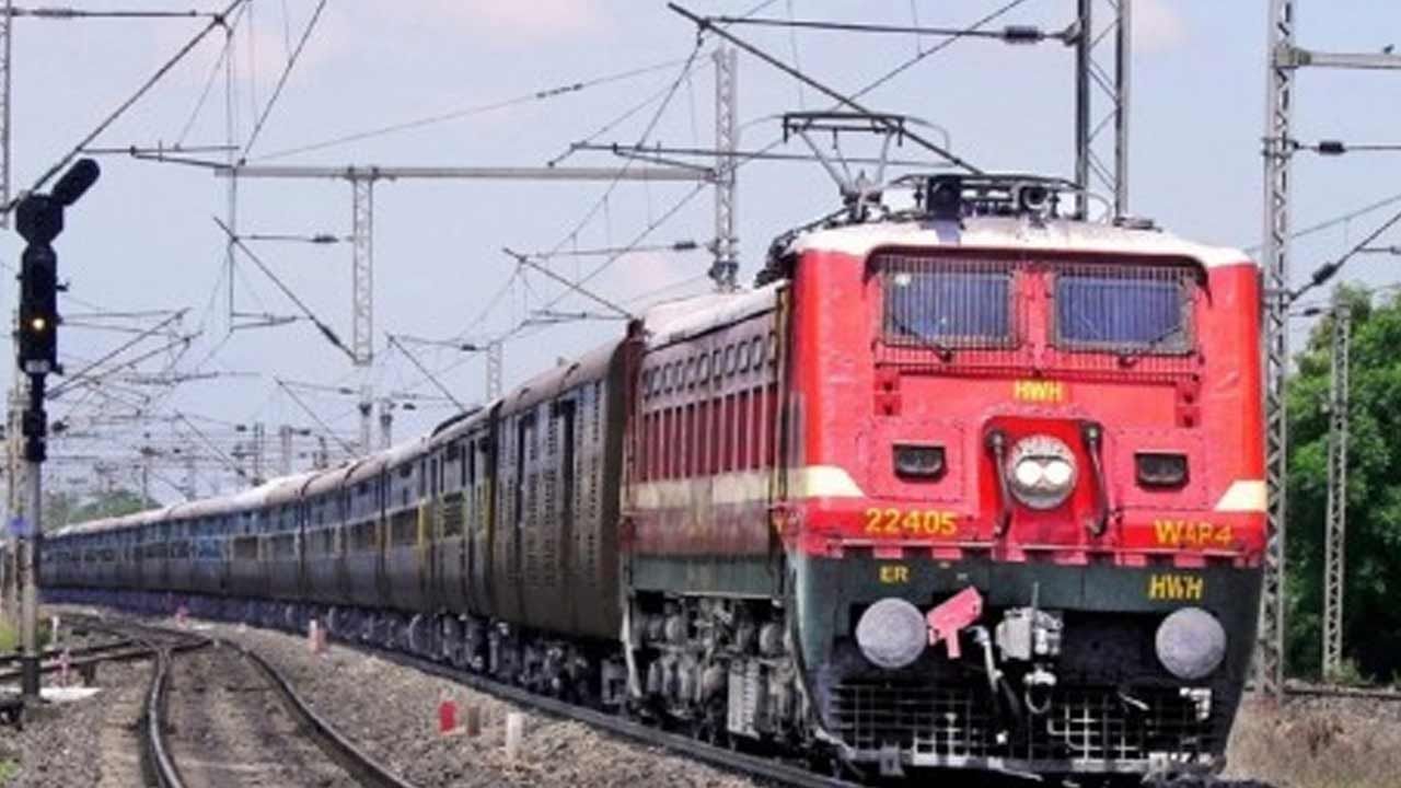 Indian Railways: అగ్ని ప్రమాదాలను అరికట్టేందుకు రైల్వే శాఖ కీలక నిర్ణయం.. ప్యాంట్రీకార్లలో గ్యాస్‌ సిలిండర్లకు బదులు..