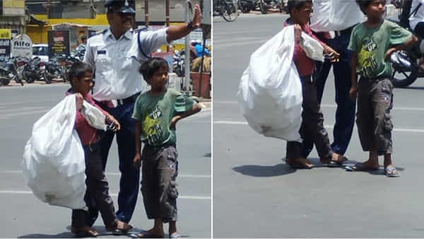 Viral Photo: ఎండలో నిలబడిన పిల్లాడికి తన కాళ్ళని చెప్పులు చేసిన ట్రాఫిక్ కానిస్టేబుల్.. ఫోటో నెట్టింట్లో వైరల్..