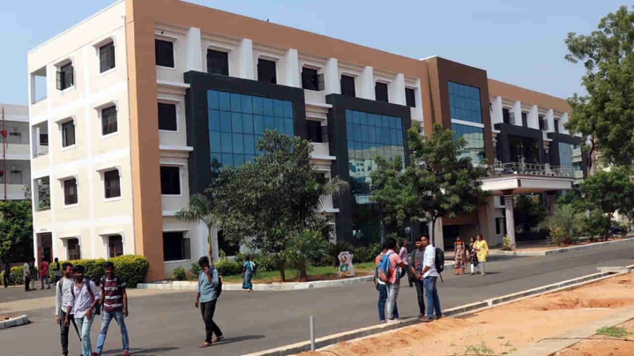 Summer Holidays: విద్యా సంవత్సరంలో మార్పులు చేసిన జేఎన్‌టీయూ.. విద్యార్థులకు సమ్మర్ హాలీడేస్‌..