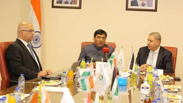 Central Government: కేంద్రం జోర్డాన్తో కీలక ఒప్పందం.. రైతులకి ఇక ఆ కొరత ఉండదు..!