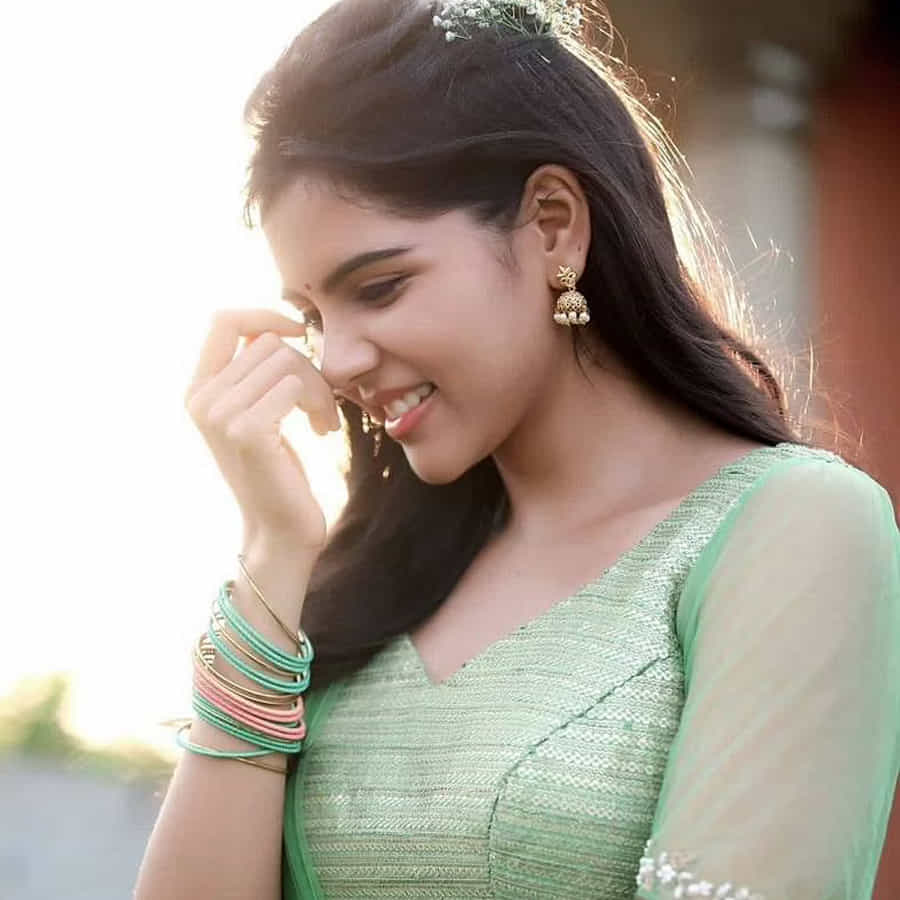 తెలుగు లో హలో సినిమా తో టాలీవుడ్ ప్రేక్షకులకు పరిచయం అయ్యింది. కళ్యాణి ప్రియదర్శణ్ తెలుగు లో మొదటి సినిమా తో నిరాశ పర్చింది