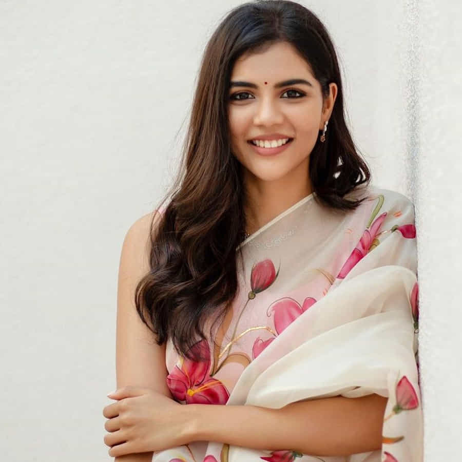 తాజాగా మరోసారి తన క్యూట్ లుక్ ఫోటోలను షేర్ చేసి ప్రతి ఒక్కరిని ఆకట్టుకుంది.
