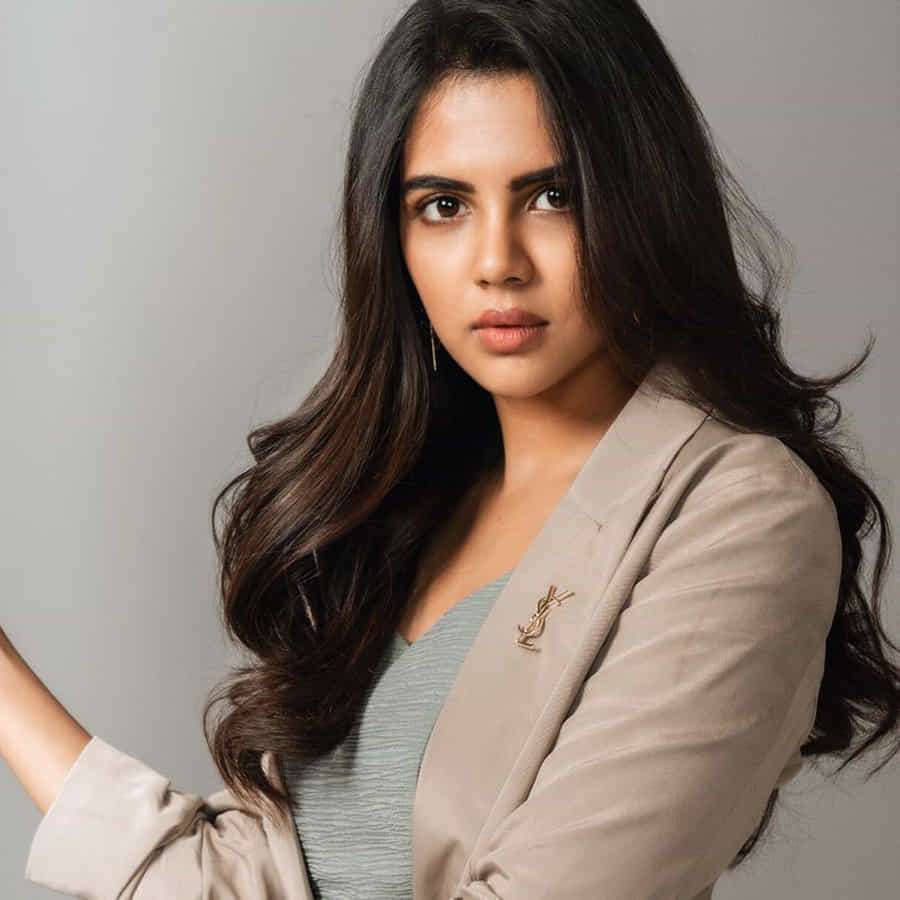 కళ్యాణి ప్రియదర్శన్ హీరోయిన్ గా ఎంట్రీ ఇచ్చి వెండి తెరపై తన అందంతో ప్రేక్షకులను అలరిస్తోంది.