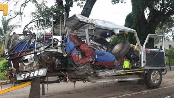 Road Accident: శుభకార్యానికి హాజరై వస్తుండగా ఘోర రోడ్డు ప్రమాదం.. ఏడుగురు దుర్మరణం.. 13 మందికి..