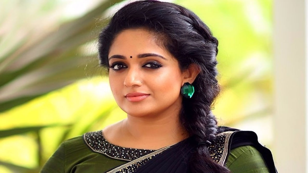 Kavya Madhavan: హీరోయిన్ పై లైంగిక దాడి కేసు.. నటి కావ్య మాధవన్‏ను విచారించిన క్రైమ్ బ్రాంచ్..