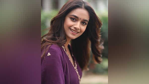 Keerthy Suresh: షూటింగ్ టైంలో ఎప్పుడూ చూసిన రష్మిక పేరుతో పిలిచేవారు.. ఆసక్తికర కామెంట్స్ చేసిన కీర్తి సురేష్..
