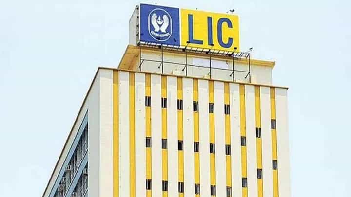 LIC: ఎల్ఐసీ షేర్లు కొన్నవారి పరిస్థితి ఏమిటి.. 15% పతనమైన స్టాక్.. అమ్మేయాలా..? ఉంచుకోవాలా..! LIC: ఎల్ఐసీ షేర్లు కొన్నవారి పరిస్థితి ఏమిటి.. 15% పతనమైన స్టాక్.. అమ్మేయాలా..? ఉంచుకోవాలా..!