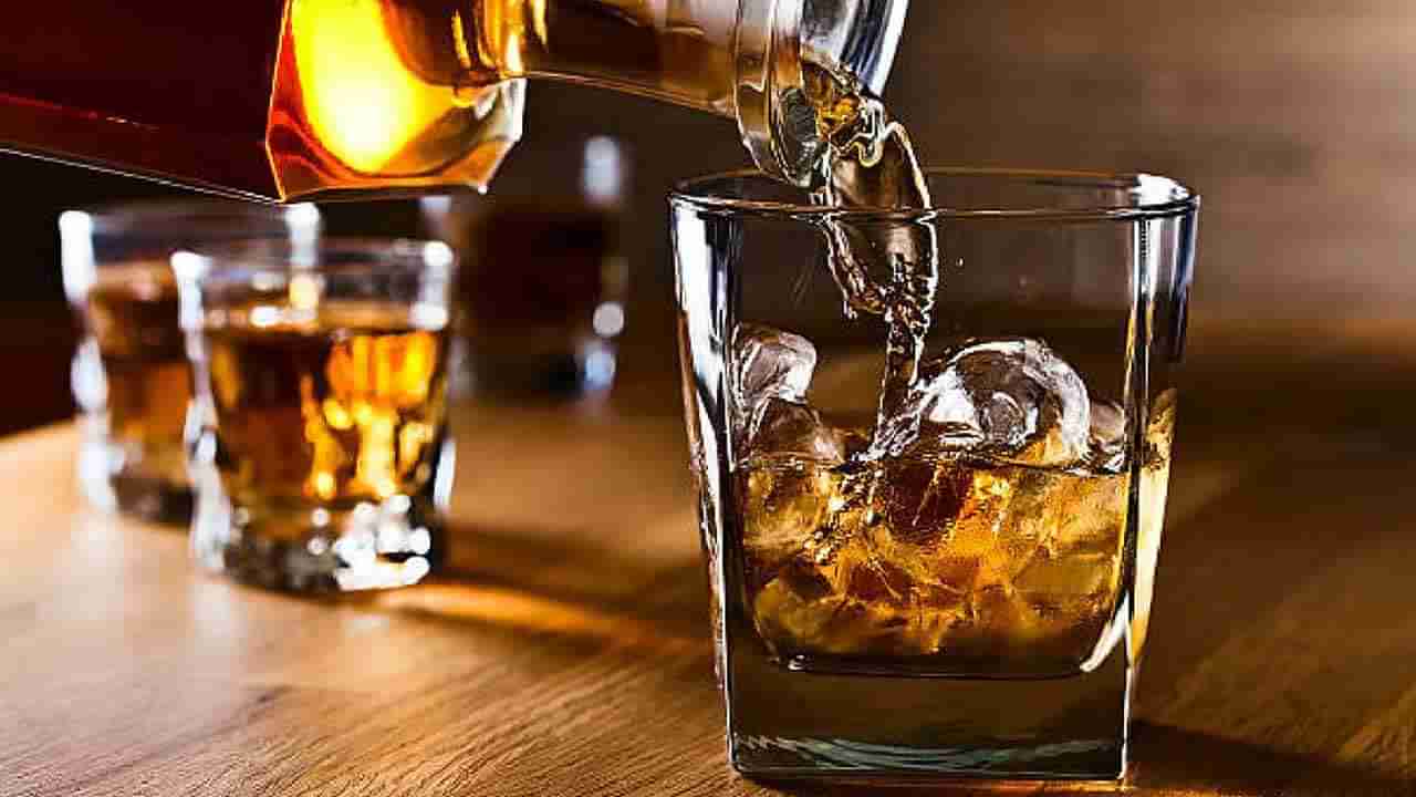 Liquor New Prices: మందుబాబులకు కిక్కిచ్చే న్యూస్.. భారీగా తగ్గనున్న మద్యం ధరలు, ట్విస్ట్‌ ఎంటంటే..!