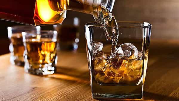 Liquor Dealers Strike: మద్యం ప్రియులకు భారీ షాక్.. 15 రోజులపాటు మద్యం వ్యాపారుల సమ్మె..!