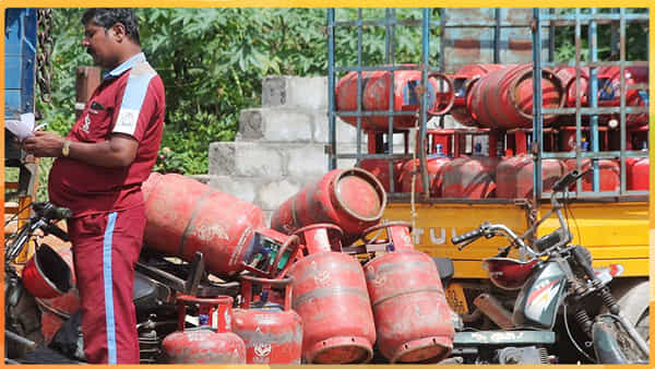 LPG price: సామాన్యుడికి చమురు కంపెనీలు షాక్.. గ్యాస్ వినియోగదారునిపై మరో బండ