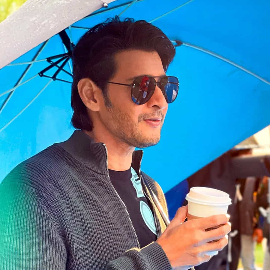 నితిన్ అఆ సినిమా లో మహేష్ నటించాల్సి ఉంది కానీ డేట్స్ కుదరక మహేష్ ఆ సినిమా వదులుకున్నారు. 