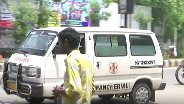 Mancherial: అంబులెన్స్కు రూ. 80 వేలు లేక.. ప్రభుత్వాస్పత్రిలో అందరూ ఉన్నా అనాథ శవంలా పడి ఉన్న మృత దేహం