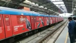 Hyderabad Metro: అర్థంతరంగా ఆగిపోయిన మెట్రో రైలు.. ఇబ్బందులు ఎదుర్కొన్న ప్రయాణికులు.. కారణమదే