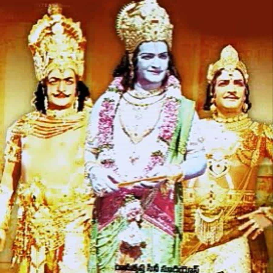 1977లో విడుదలైన 'దాన వీర శూర కర్ణ' సినిమాలో నందమూరి తారక రామారావు మూడు పాత్రల్లో నటించారు. కర్ణుడు, శ్రీకృష్ణుడు, దుర్యోధనుడు మూడు భిన్న పౌరాణిక పాత్రల్లో నటించి మెప్పించారు. తనను తాను మూడు విభిన్న పాత్రలుగా మార్చుకున్న విధానం నేటికీ ప్రశంసనీయం 