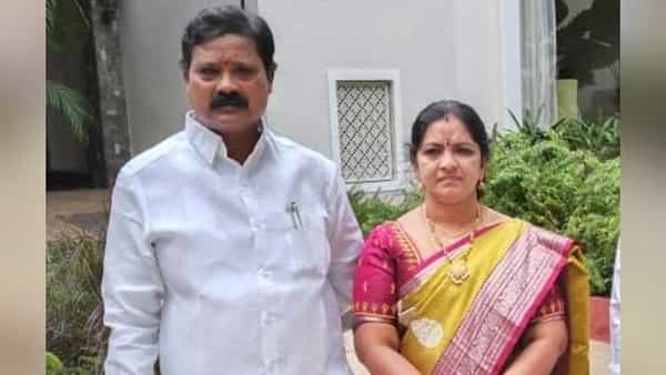 Nallala Odelu: టీఆర్ఎస్ పార్టీకి బిగ్ షాక్.. కాంగ్రెస్ పార్టీలోకి మాజీ ఎమ్మెల్యే దంపతులు..!