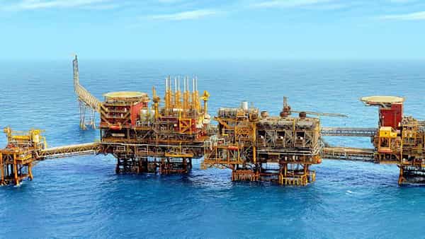 ONGC Profit: దిమ్మదిరిగే లాభాలు ఆర్జించిన ప్రభుత్వ సంస్థ.. ఆ కారణంగానే ఊహించని లాభాలు..