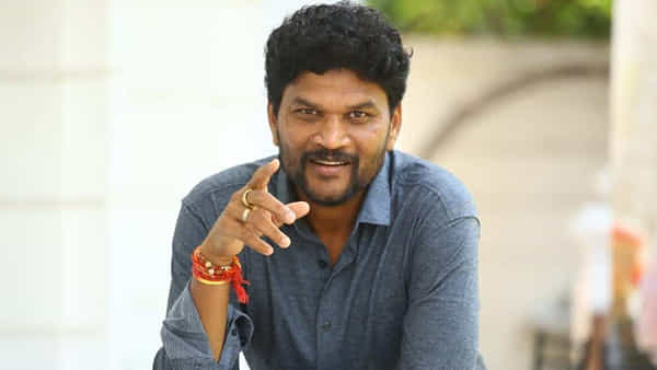 Sarkaru Vaari Paata: బయటికి కనిపించని పోలీస్ కథ.. సర్కారు వారి పాట కథపై డైరెక్టర్ క్లారిటీ..