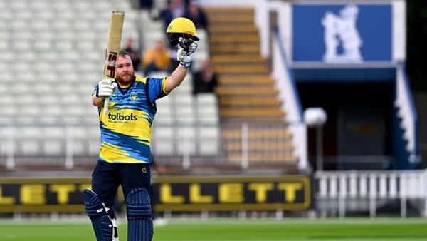 Cricket: 10 సిక్సర్లు, 9 ఫోర్లతో సూపర్ సెంచరీ.. 6గురి బౌలర్ల ఊచకోత.. టీ20ల్లో బ్రేకుల్లేని బుల్డోజర్.. ఎవరంటే!