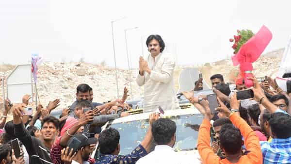 Pawan Kalyan: కర్నూలులో కొనసాగుతున్న పవన్ కళ్యాణ్ పర్యటన.. కౌలు రైతు కుటుంబాలను పరామర్శించనున్న జనసేనాని