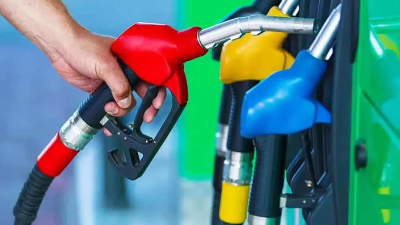 Petrol-Diesel Price Today: వాహనదారులకు ఊరట.. తాజా పెట్రోల్‌, డీజిల్‌ ధరలు..!