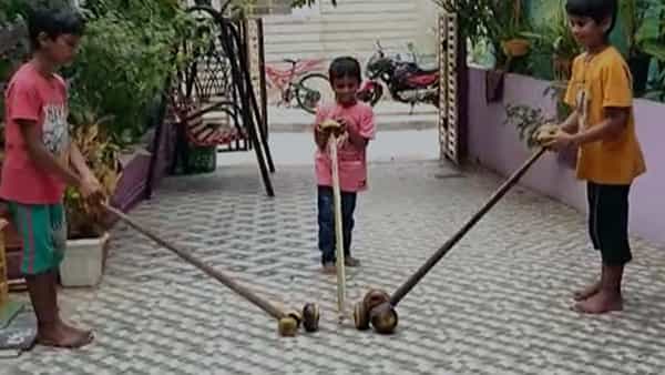 Konaseema: తాటి కాయలతో చక్రాల బండి.. గత జ్ఞాపకాలను గుర్తుకు తెస్తున్న కోనసీమ చిన్నారులు