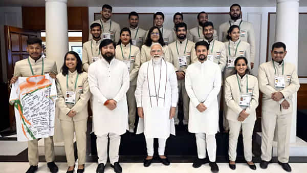 PM Modi: కష్టపడితే ఏదైనా సాధించవచ్చు.. ప్రధాని మోదీని కలిసిన థామస్ కప్ ఛాంపియన్లు