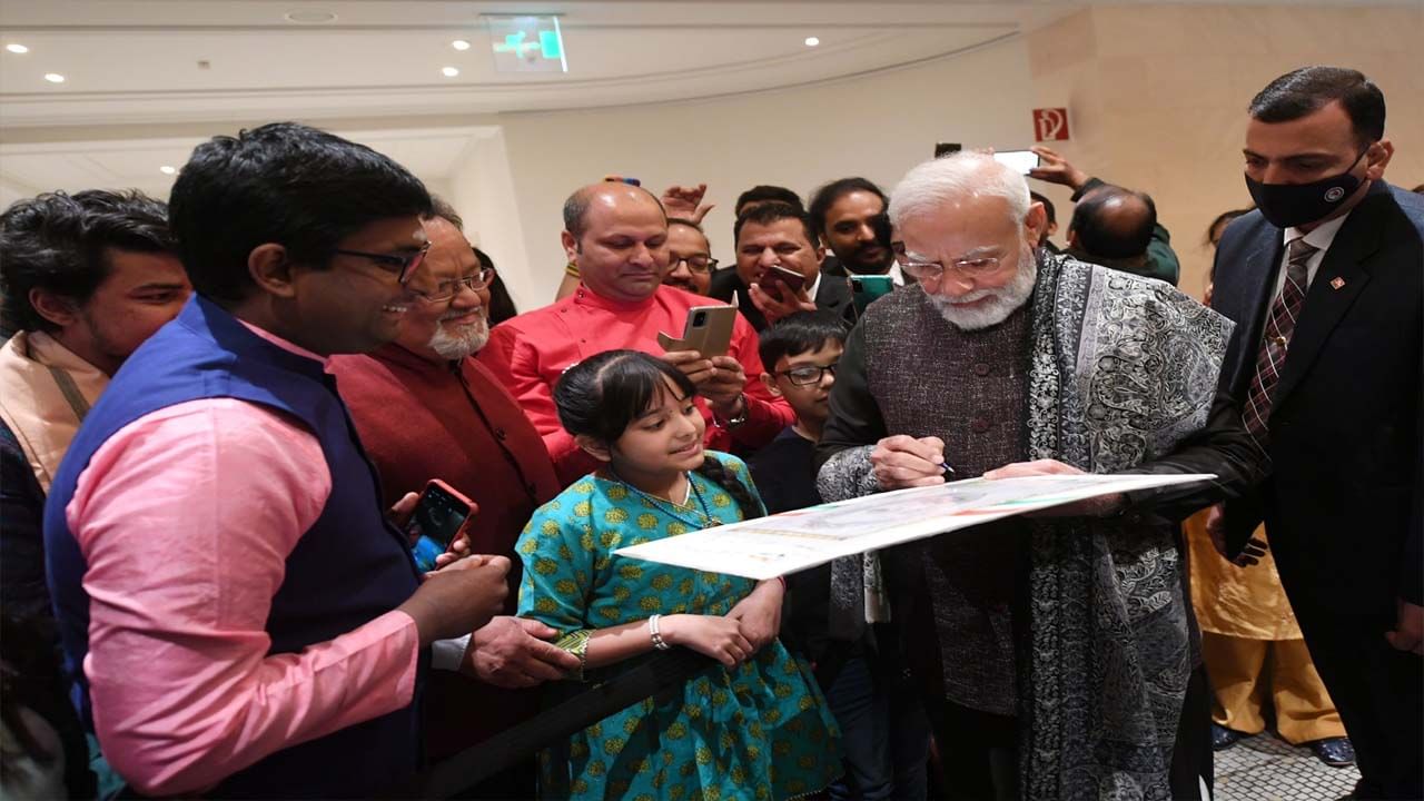 PM Modi In Germany: బెర్లిన్‌లో ప్రధానికి ప్రవాస భారతీయుల ఘనస్వాగతం.. మోదీ మనసు దోచిన చిన్నారి!