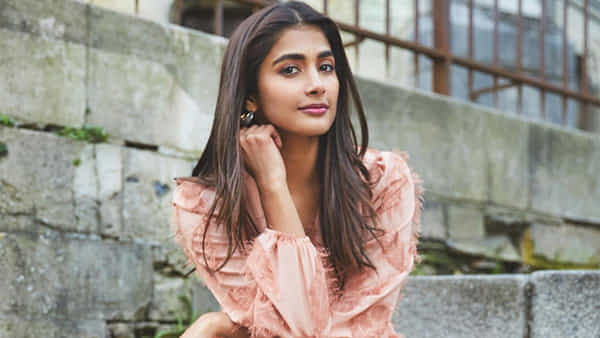 Pooja Hegde: వేడుకకు వెళ్తూ బ్యాగ్స్ పోగొట్టుకున్నాను.. చేదు అనుభవాన్ని గుర్తుచేసుకున్న పూజా..
