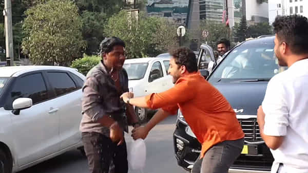 Hyderabad: నడిరోడ్డపై అతిగాడి ఓవరాక్షన్.. డ్రామాను రక్తి కట్టించిన హీరో విశ్వక్ సేన్