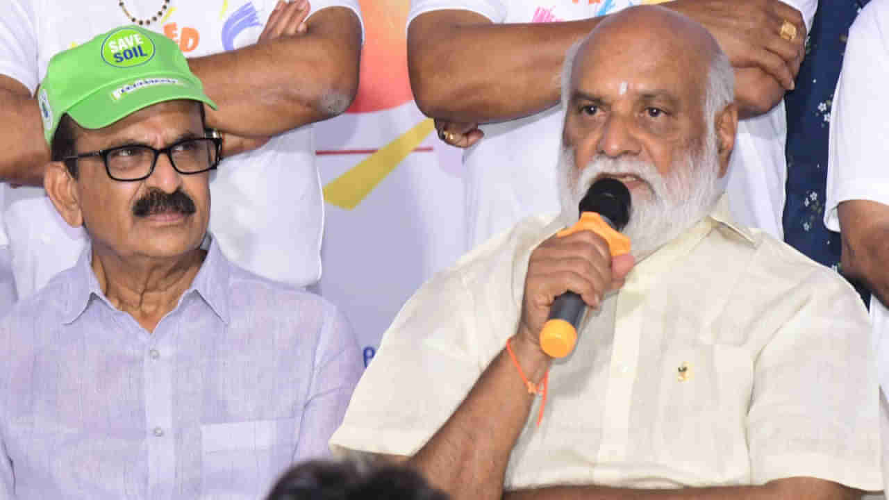 Raghavendra Rao: వాళ్లతో కలిసి పనిచేస్తుంటే వయసు గుర్తుకు రాదు.. డైరెక్టర్ రాఘవేంద్రరావు ఇంట్రెస్టింగ్ కామెంట్స్..