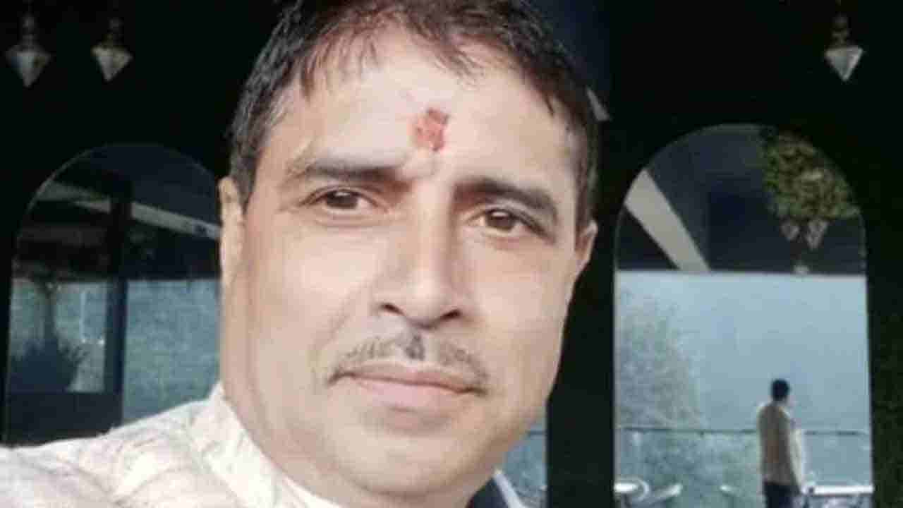 Uttarakhand: వాటర్ ట్యాంక్ ఎక్కి.. తుపాకీతో కాల్చుకుని మాజీ మంత్రి ఆత్మహత్య.. అదే కారణమా