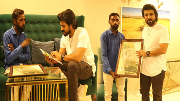 Ram Charan: చరణ్ కోసం 264 కిలోమీటర్లు పాదయాత్ర.. అభిమాని కానుక చూసి ఫిదా అయిన చెర్రీ..