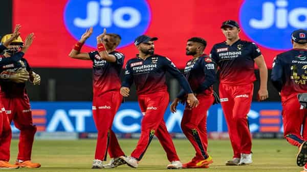 CSK Vs RCB: చెన్నైపై 13 పరుగుల తేడాతో బెంగళూరు విజయం.. రాణించిన లామ్రోర్, డుప్లెసిస్..