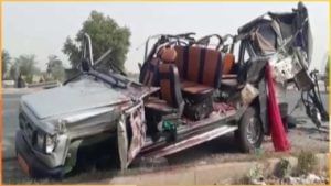 Road Accident: గంగా నదిలో అస్తికలు కలిపి వస్తుండగా ఘోర ప్రమాదం.. ఐదుగురు దుర్మరణం..